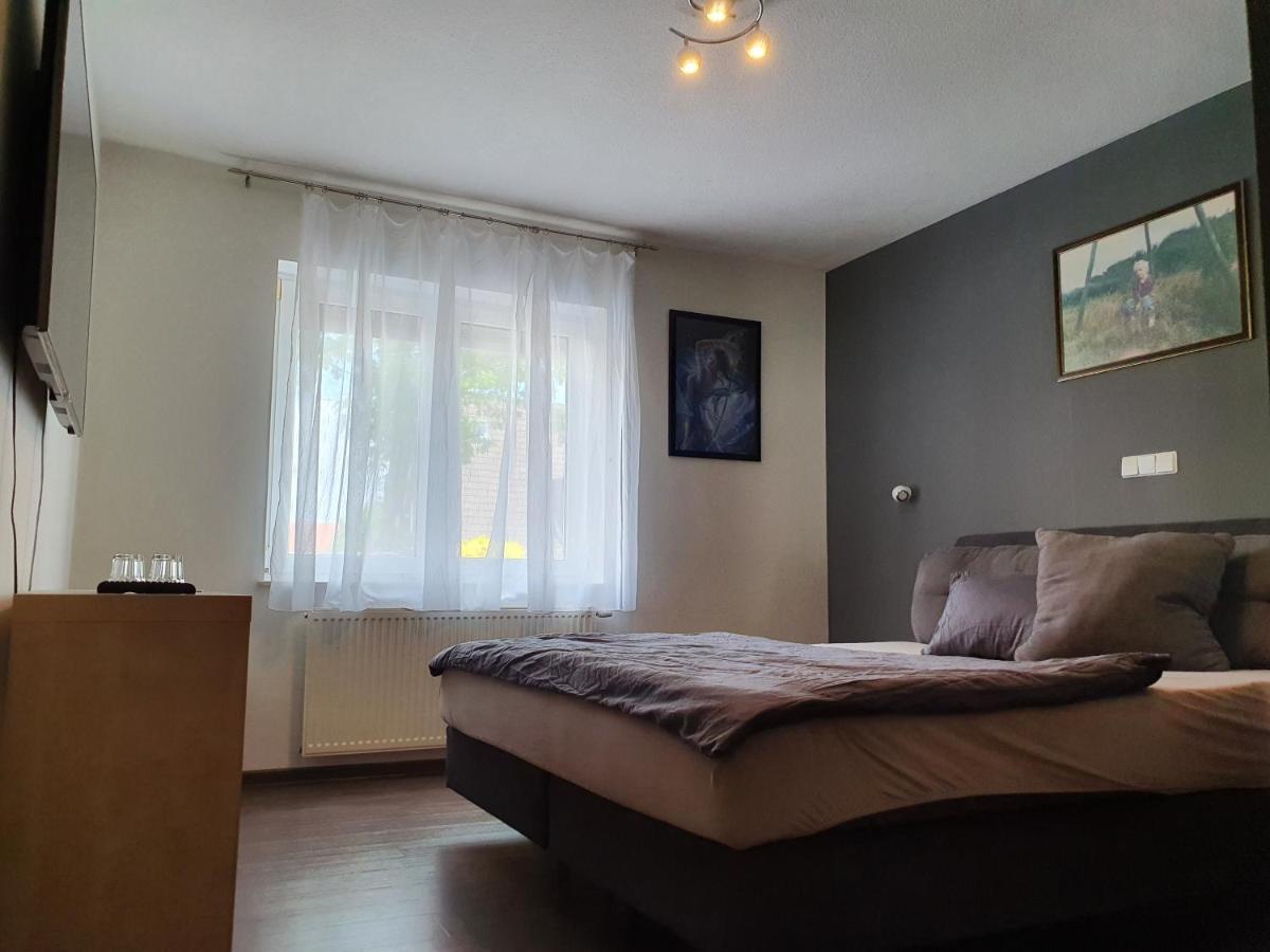 Schlafzimmer, Ruhige Lage In Meppen --- Check-In Mit Schluesselkasten Екстериор снимка